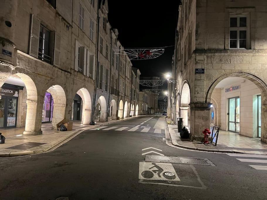 Апартаменты Le Logis Des Templiers Vieux Port Ла-Рошель Экстерьер фото